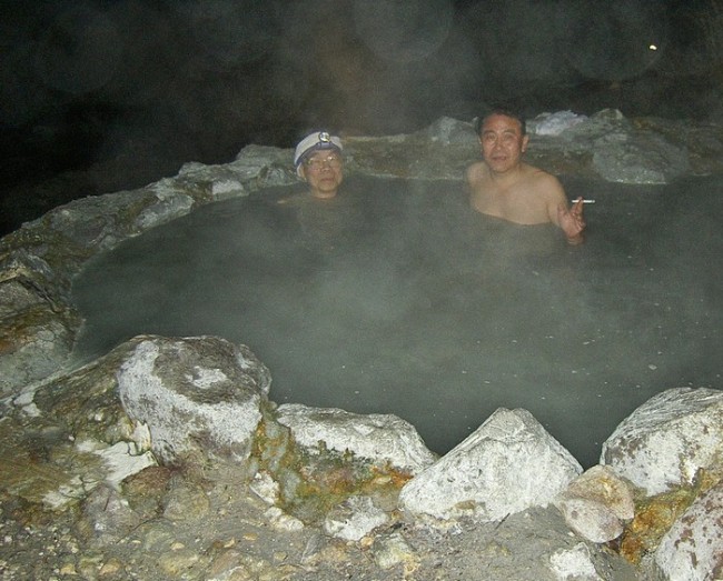 鍋山温泉の上の湯　泥湯です