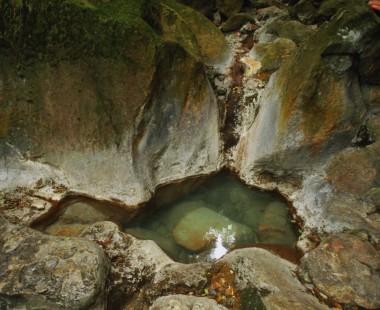 九州最古の岩風呂　冷たくて入浴できません
