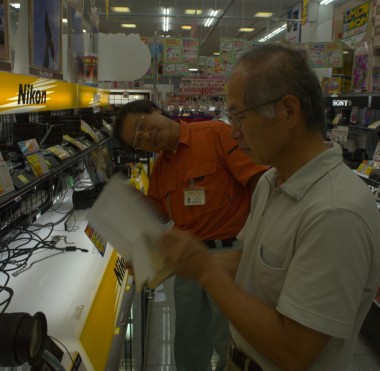 市内のカメラ店で