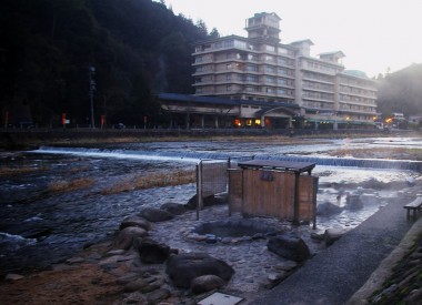 三朝温泉は大きなホテルが数多い