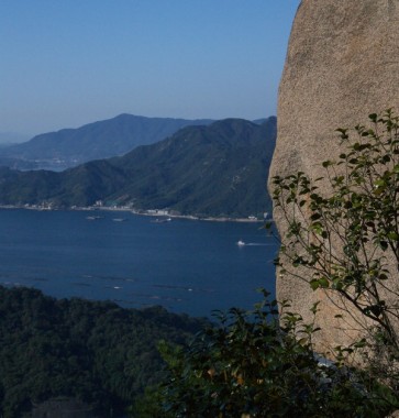 烏帽子岩から江田島を望みます