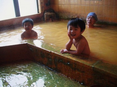 茶色のお湯は温まるね