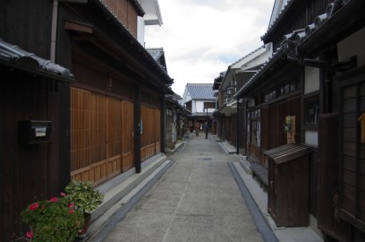 町並みは江戸時代の建屋が残る