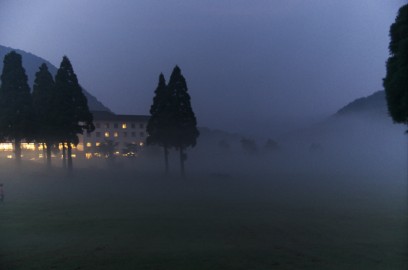 奥大山休暇村も夜霧に包まれる