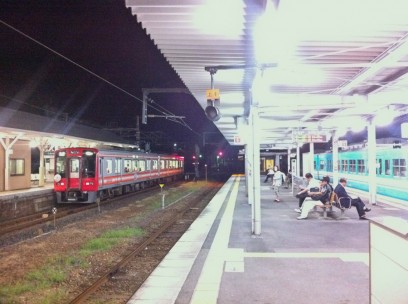 橋本駅は南海電車とJRとが一緒