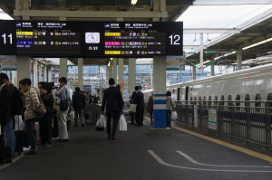 広島駅ではひと便早いのぞみに