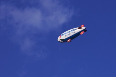 広島の空はFacebookで話題の飛行船が飛んでいます