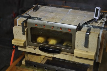 手製の石窯で手作りパンを焼きます