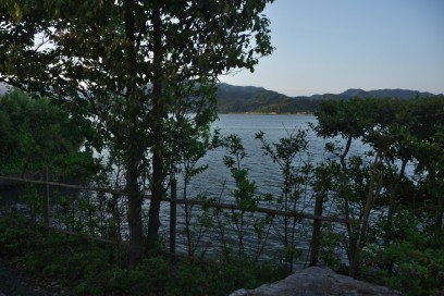 東郷湖を見ながら