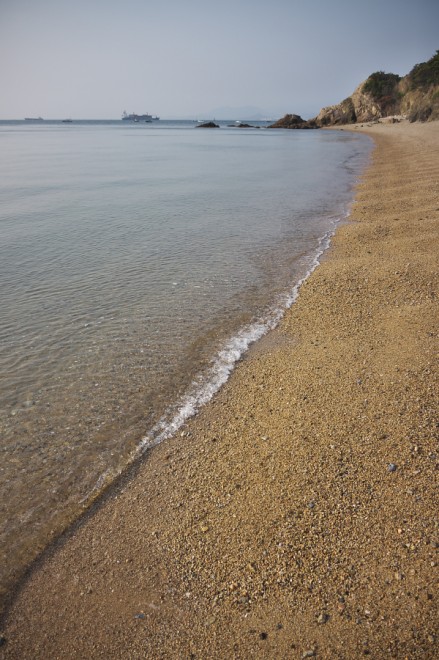 南浦の長崎ノ鼻への海岸　海が綺麗ですね
