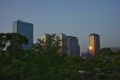 大阪城から落日の大阪市内ビル群