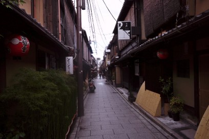 祇園の町を歩く