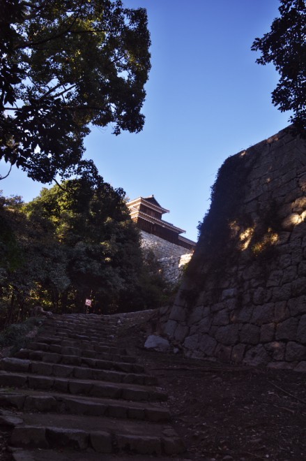 松山城に登る 良い天気で気持ちが良い