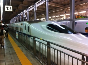 博多駅にのぞみが入る　博多、広島間は１時間ちょっとだが値段は大阪と同じぐらい