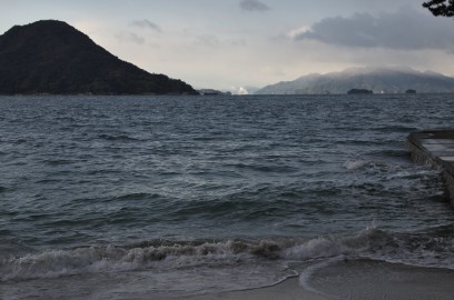 寒そうな広島湾