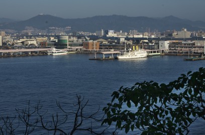 広島港を海側から眺める