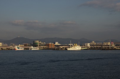 広島港を沖から眺める
