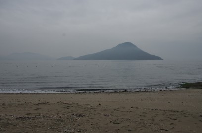少し広島湾は靄っている