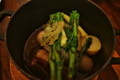 シュークリート　鉄鍋で野菜とお肉