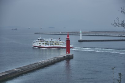 広島港から松山行きのフェリーが出港