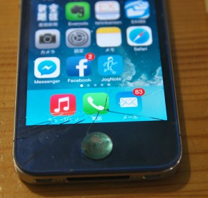 ガラスが破損したiPhone4