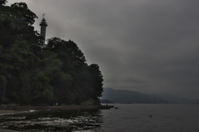 暗い空と宇品灯台