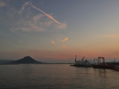 広島港に日が沈む