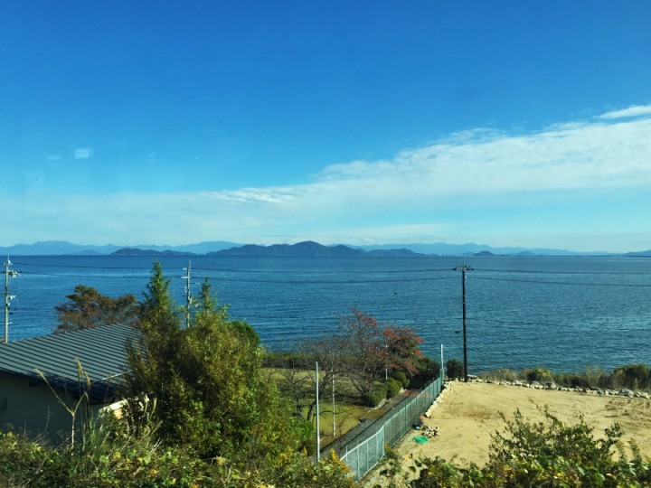 湖西線で比良に向かう　琵琶湖が綺麗だ