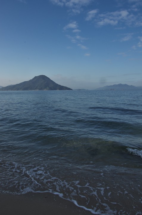 似島を望む海岸