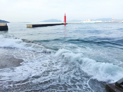 広島港も大波