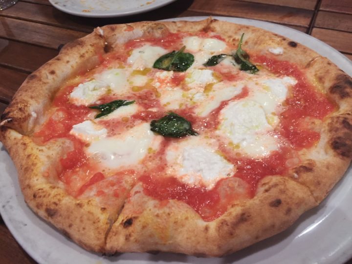 やはりここの（ピッツァリーヴァ）ピザは美味しい