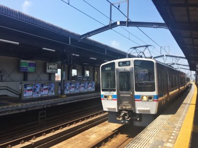 丸亀駅からたkァ松雪の普通電車で　坂出で乗り換え