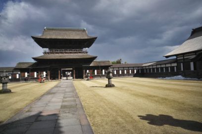 高岡市にある国宝瑞龍寺を　大きな規模のお寺で見ごたえがある