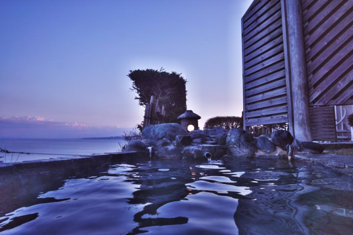 富山湾を望む露天風呂（4F)